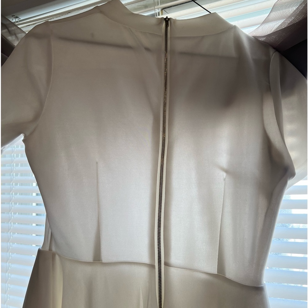 Women sz L white hi/lo shirt only worn once, coming from smoke free home